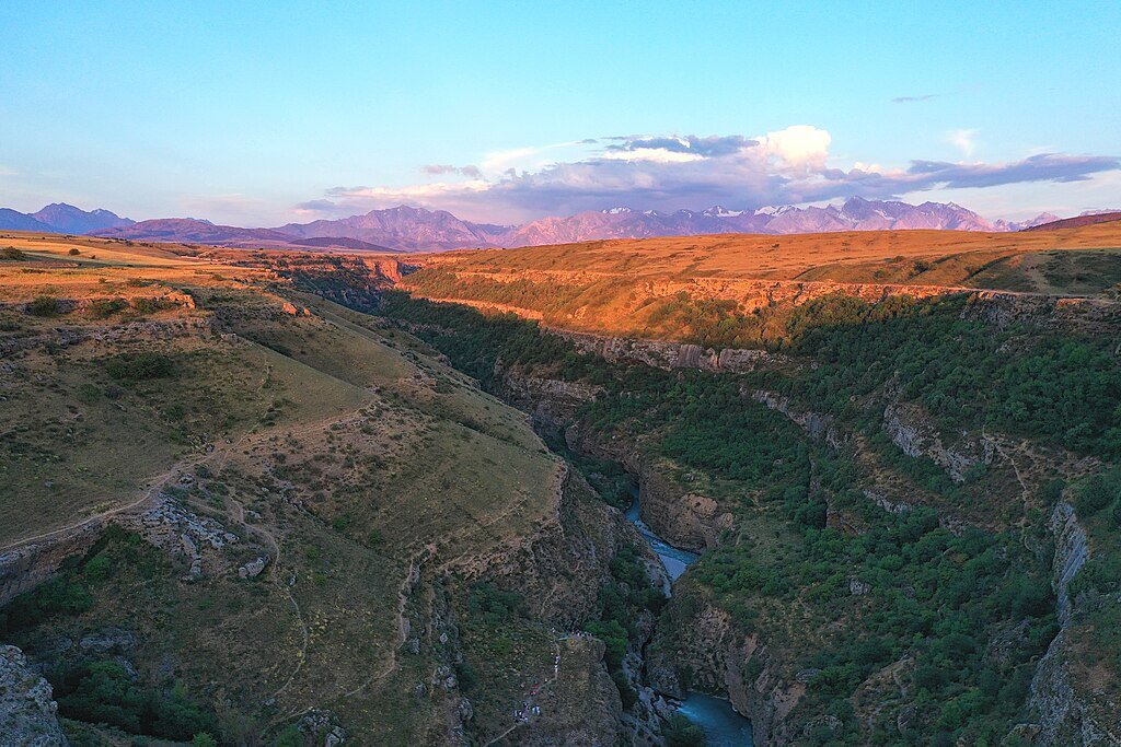 Aksu Canyon (via Wikimedia Commons)