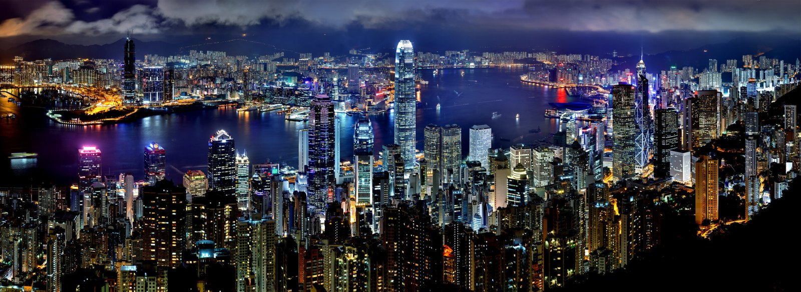 Hong Kong Night Skyline (Wikimedia Commons).