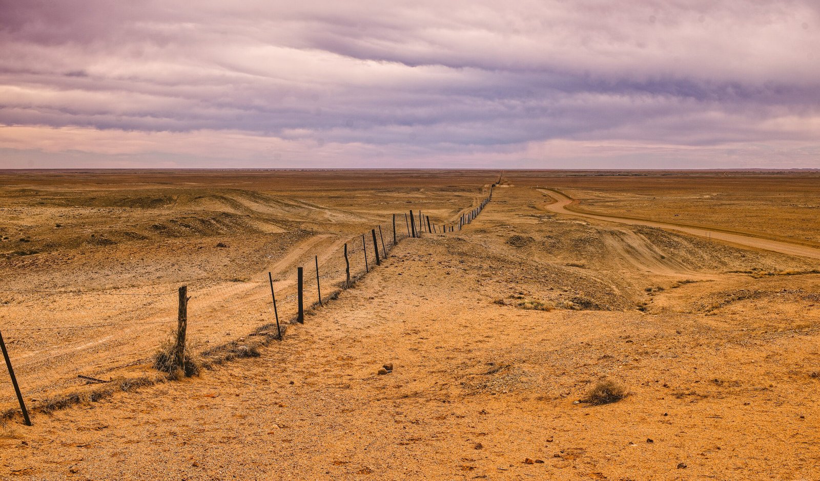 Landscape Near Coober Pedy (via Sebastian Kasten, Wikimedia Commons).